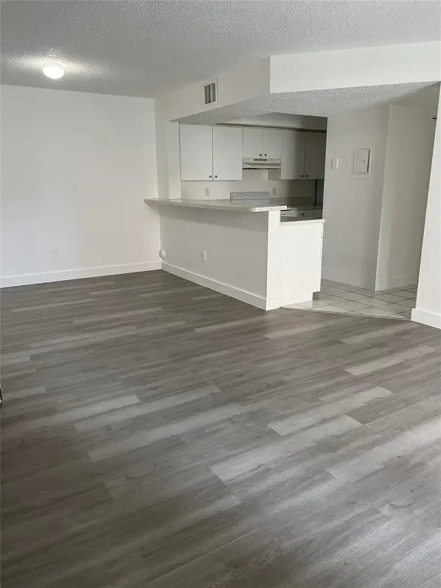 18860 NW 57th Avenue # 106, Hialeah FL 33015 photo 2