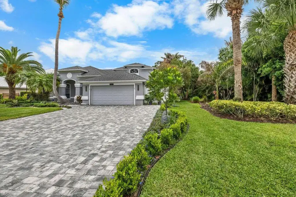 2981 NW Windemere Drive, Jensen Beach FL 34957 photo 2