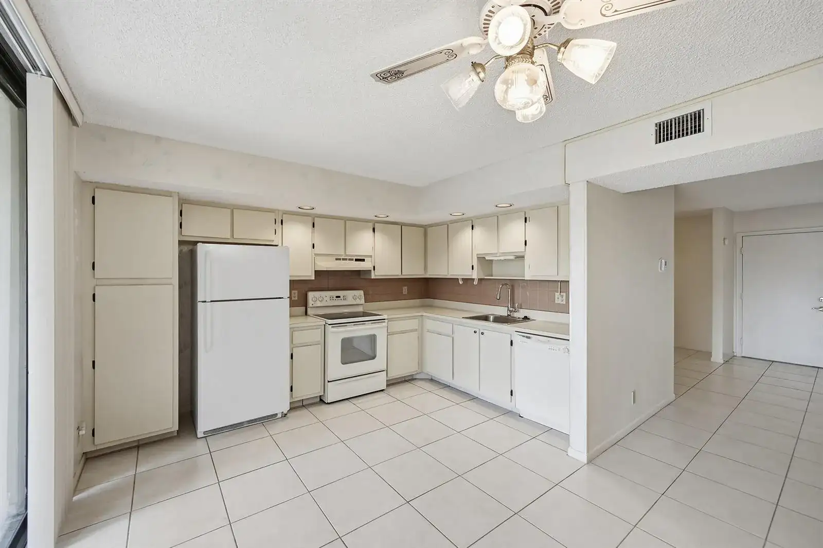 5370 Las Verdes Circle # 219, Delray Beach FL 33484 photo 3