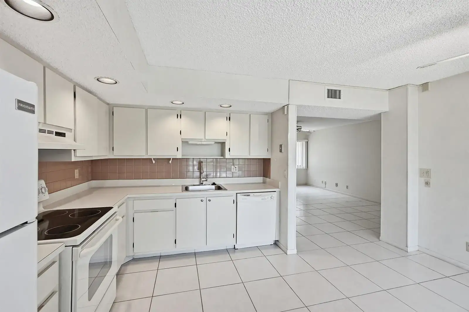 5370 Las Verdes Circle # 219, Delray Beach FL 33484 photo 4