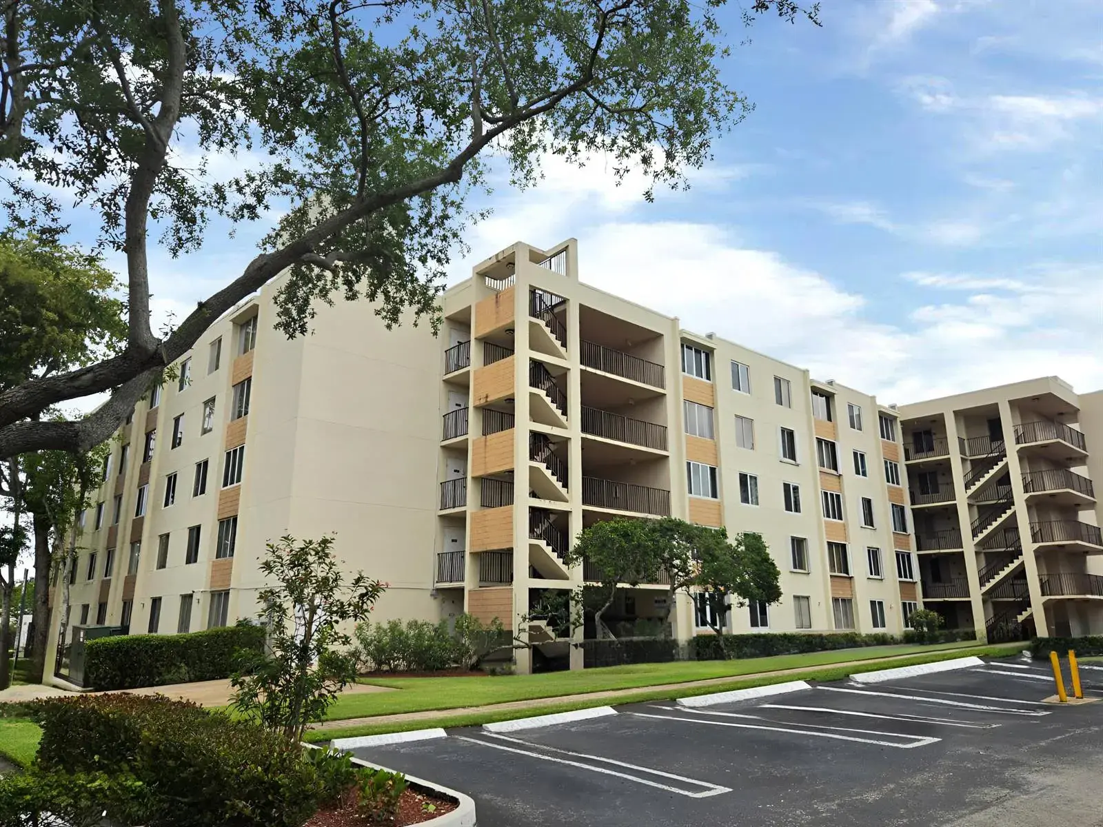 3253 Riverside Drive # 301, Coral Springs FL 33065