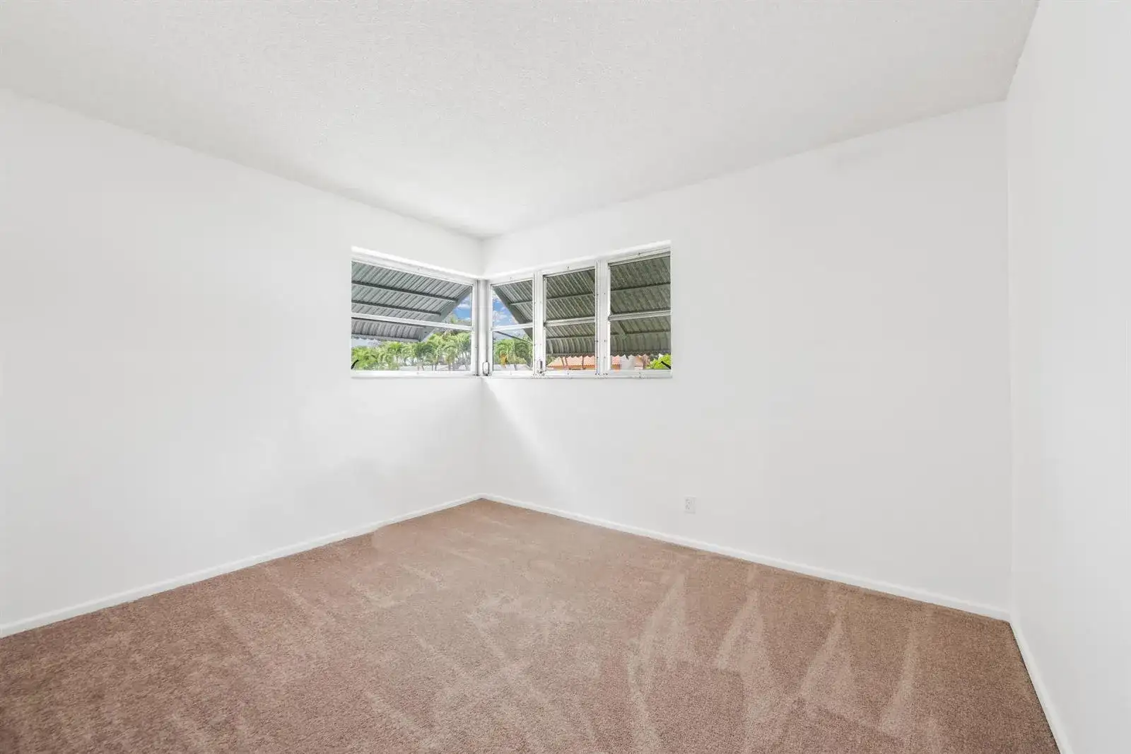 4524 NW 43rd Avenue, Tamarac FL 33319 photo 4