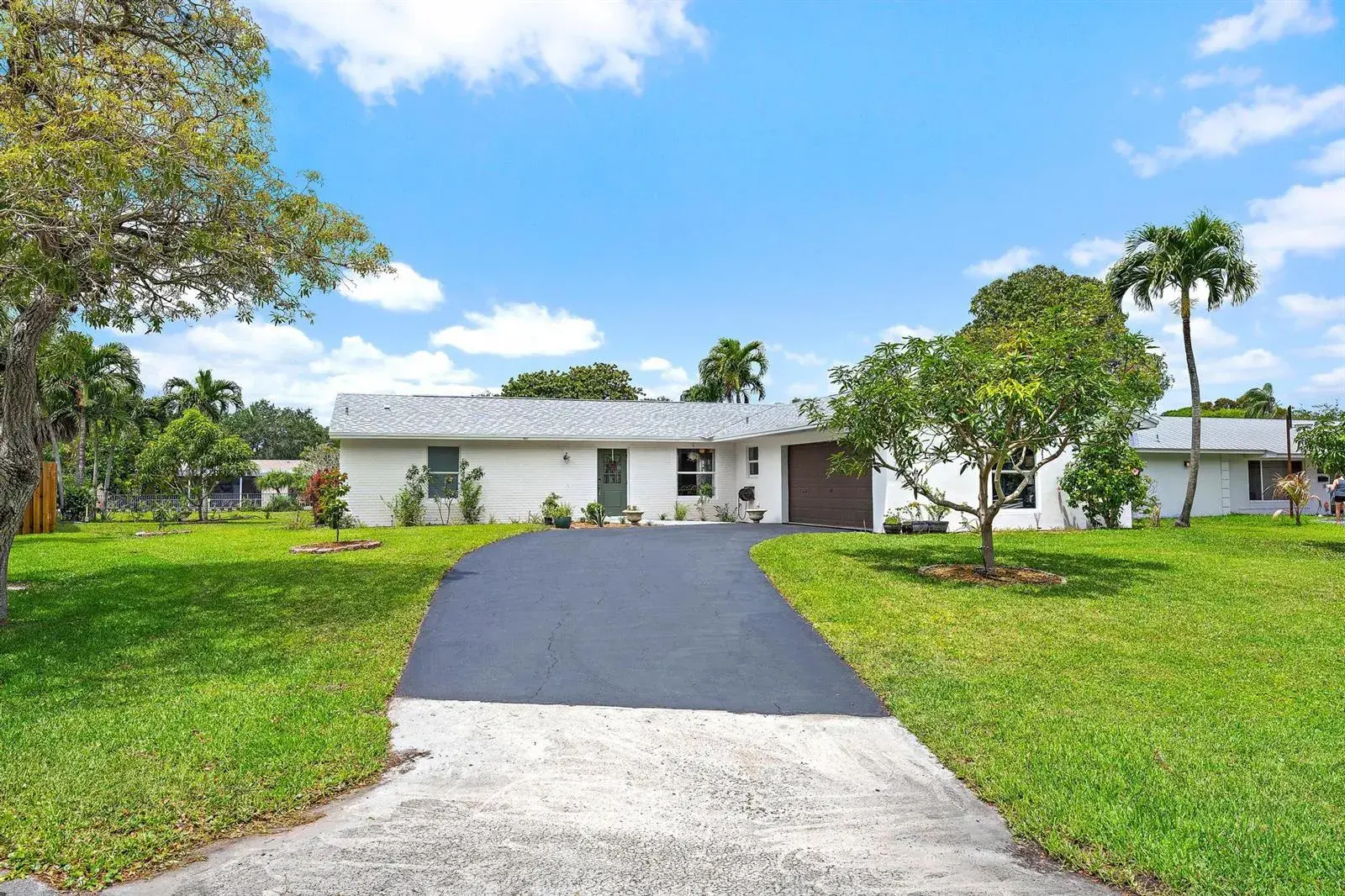 9831 Hyacinth Circle S, Palm Beach Gardens FL 33410