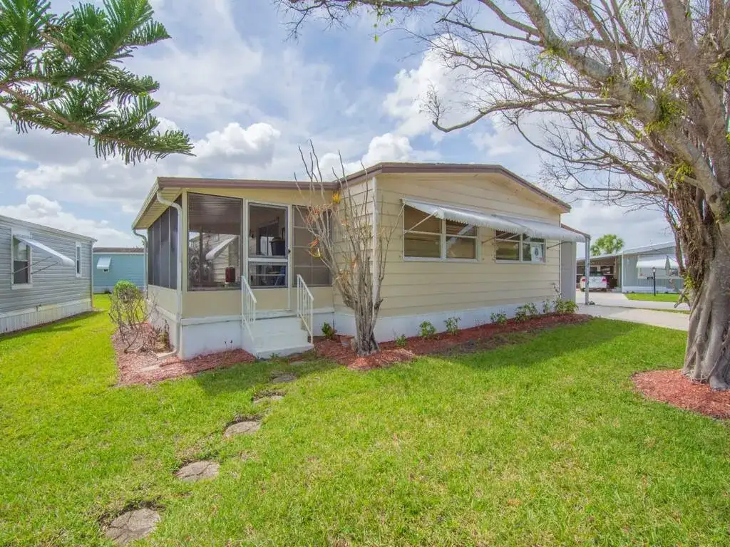225 NE Forrest Court, Jensen Beach FL 34957 photo 3