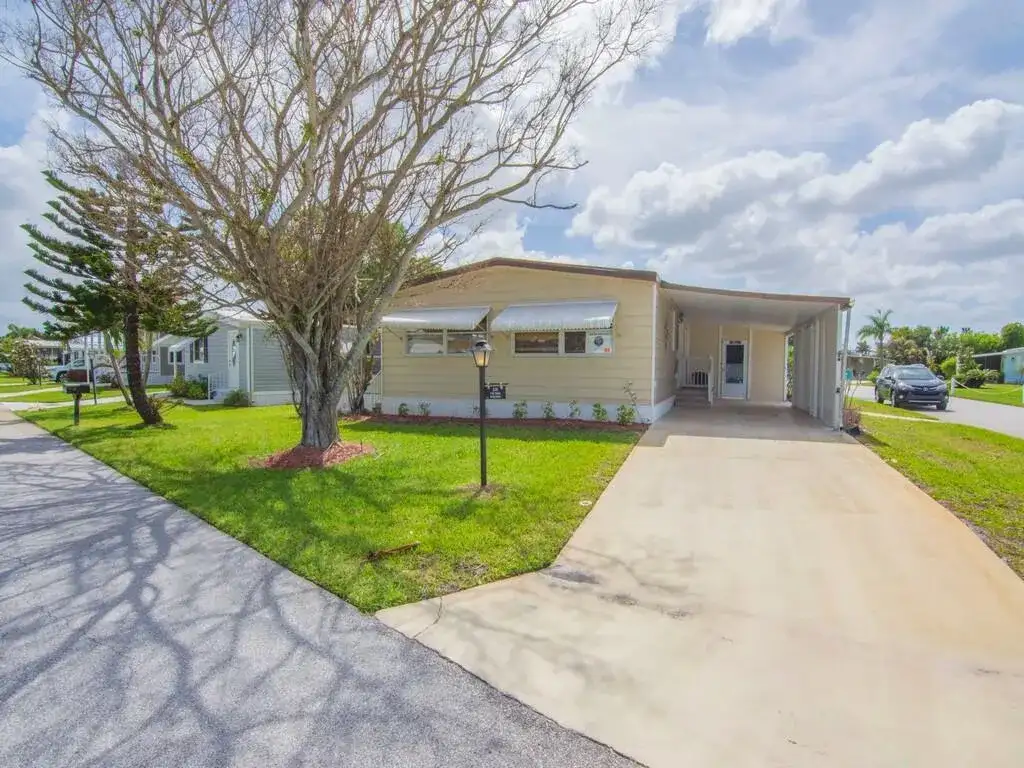 225 NE Forrest Court, Jensen Beach FL 34957 photo 5