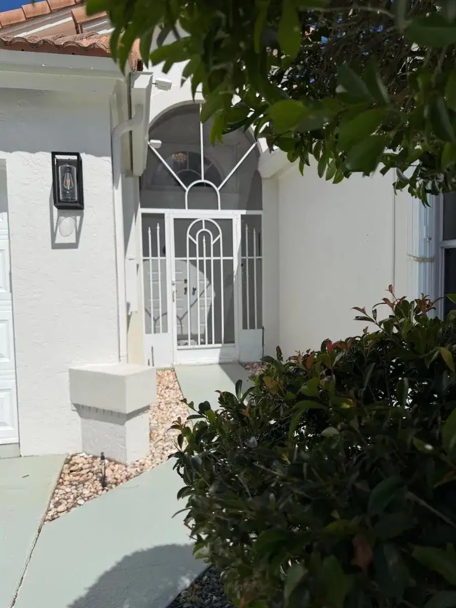 9706 Harbour Lake Circle, Boynton Beach FL 33437 photo 3