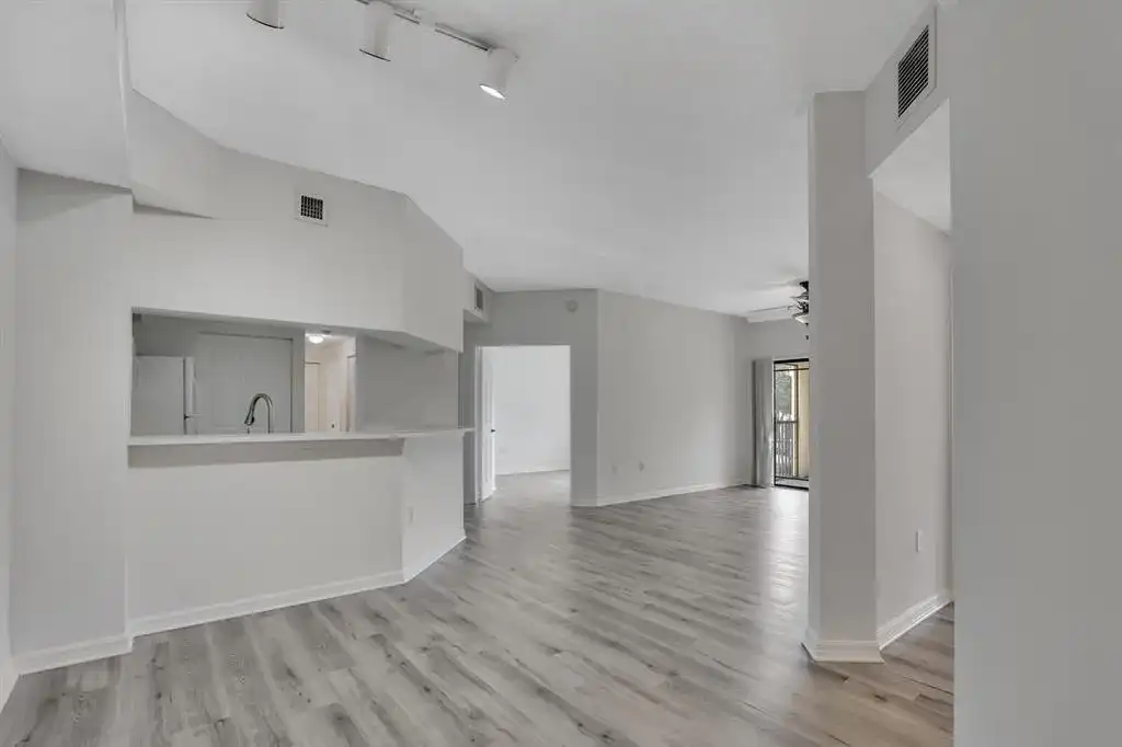 2725 Anzio Court # 202, Palm Beach Gardens FL 33410