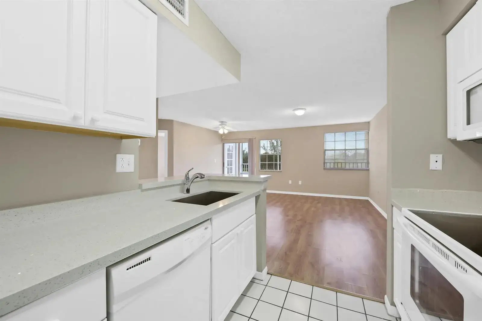 2861 N Oakland Forest Drive # 202, Oakland Park FL 33309 photo 4