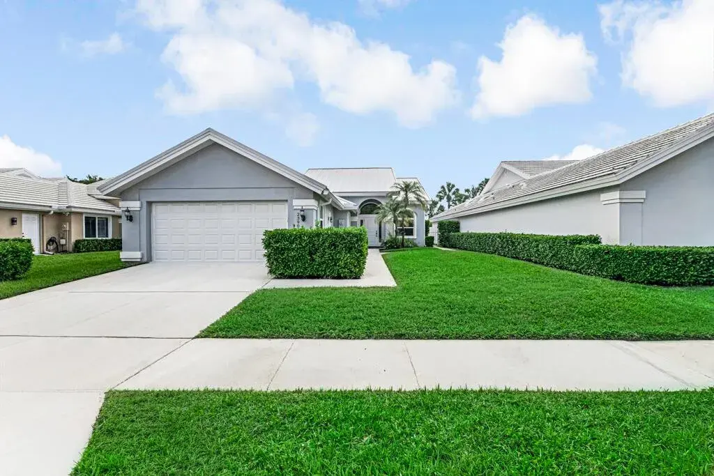 2390 Saratoga Bay Drive, West Palm Beach FL 33409 photo 2