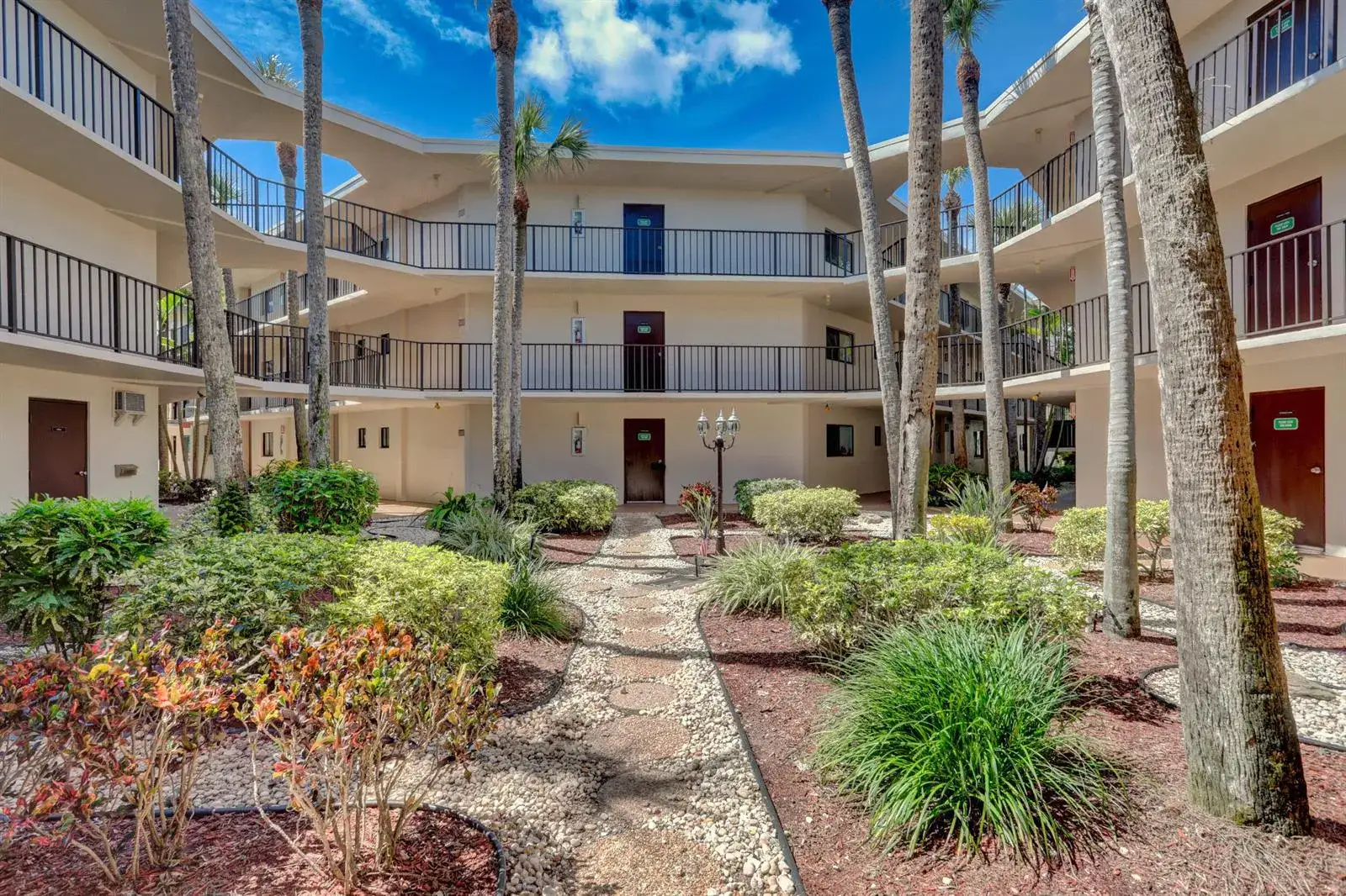 5370 Las Verdes Circle # 324, Delray Beach FL 33484