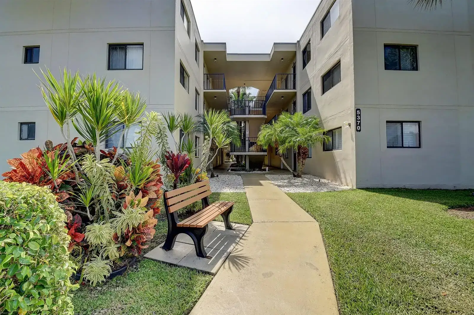 5370 Las Verdes Circle # 324, Delray Beach FL 33484 photo 4