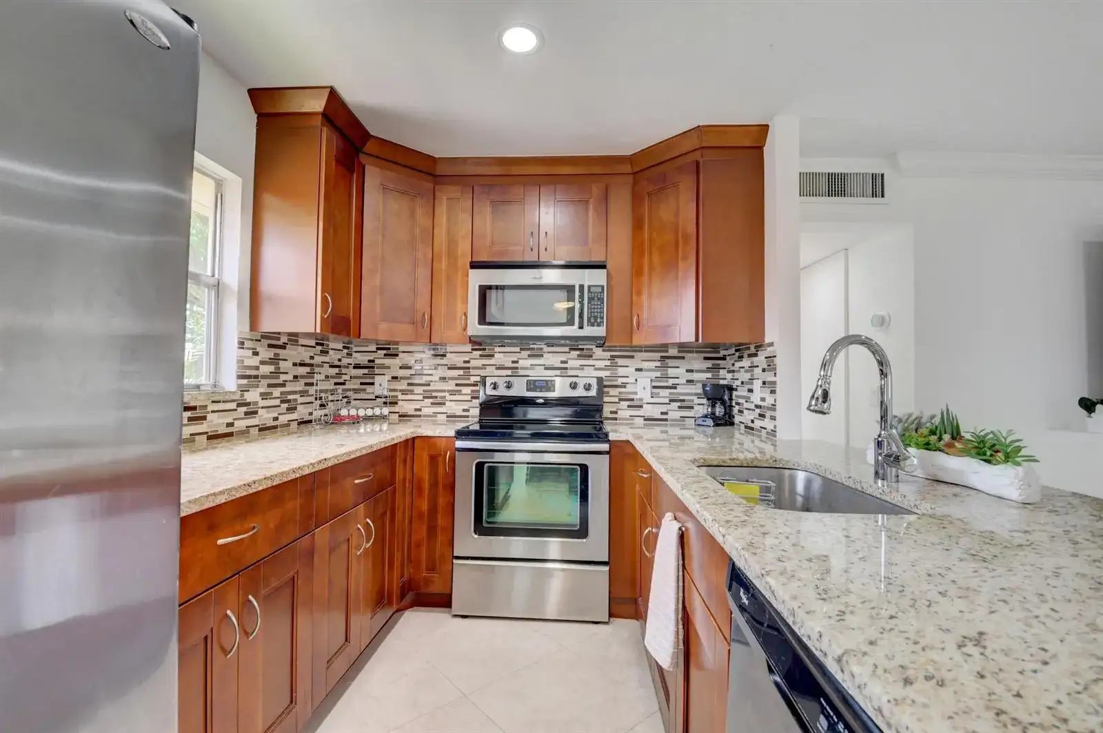 468 Saxony Way, Delray Beach FL 33446 photo 2