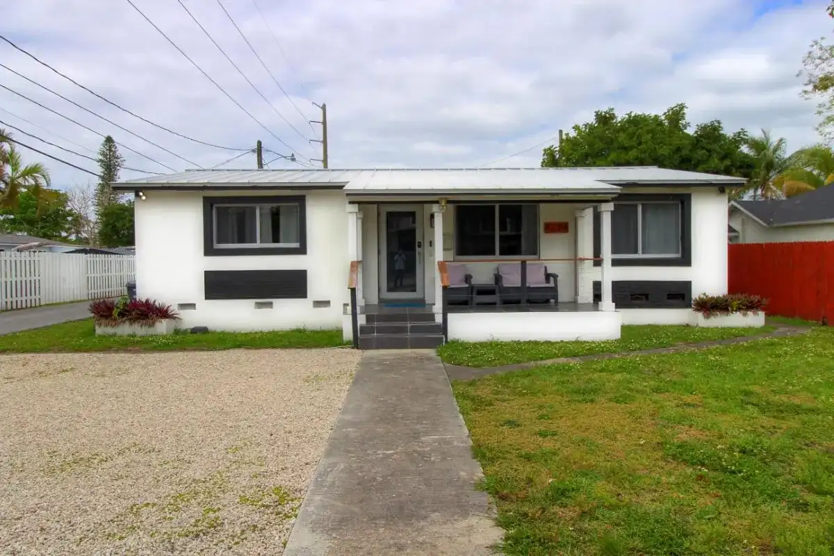 1324 N 24th Avenue, Hollywood FL 33020