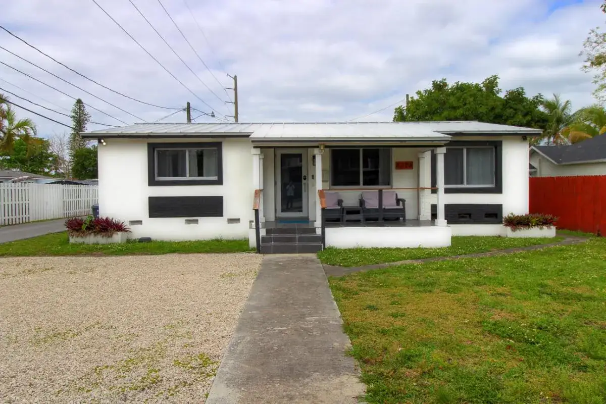 1324 N 24th Avenue, Hollywood FL 33020