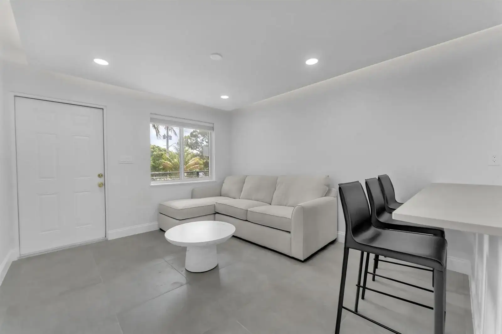 381 SE 15th Avenue # 1, Deerfield Beach FL 33441 photo 2