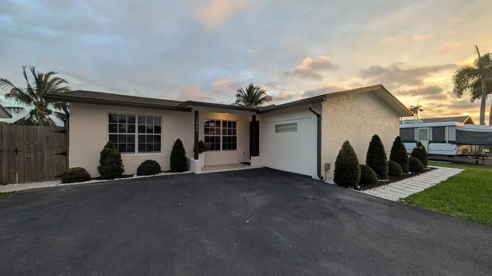 11640 NW 32nd Manor, Sunrise FL 33323 photo 2