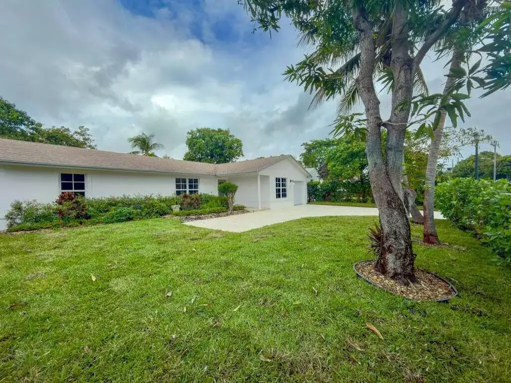 236 SE 3rd Avenue, Delray Beach FL 33483 photo 2