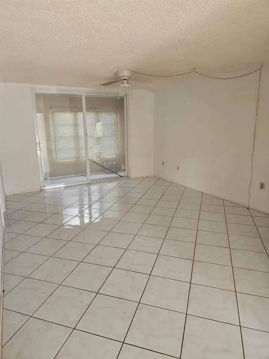8060 Sunrise Lakes Drive E # 109, Sunrise FL 33322