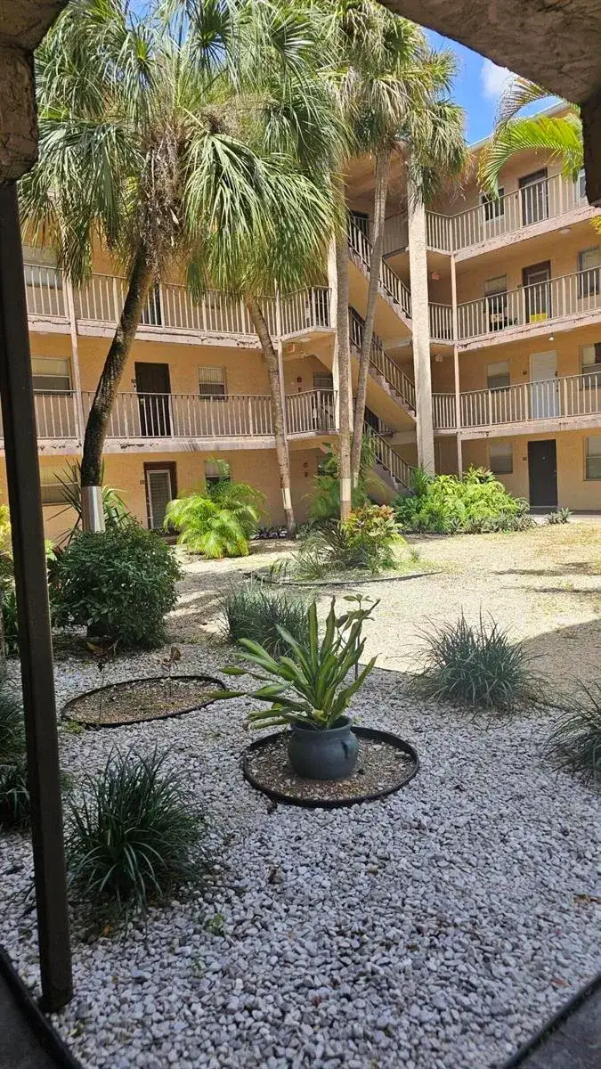 2840 Somerset Drive # 418m, Lauderdale Lakes FL 33311