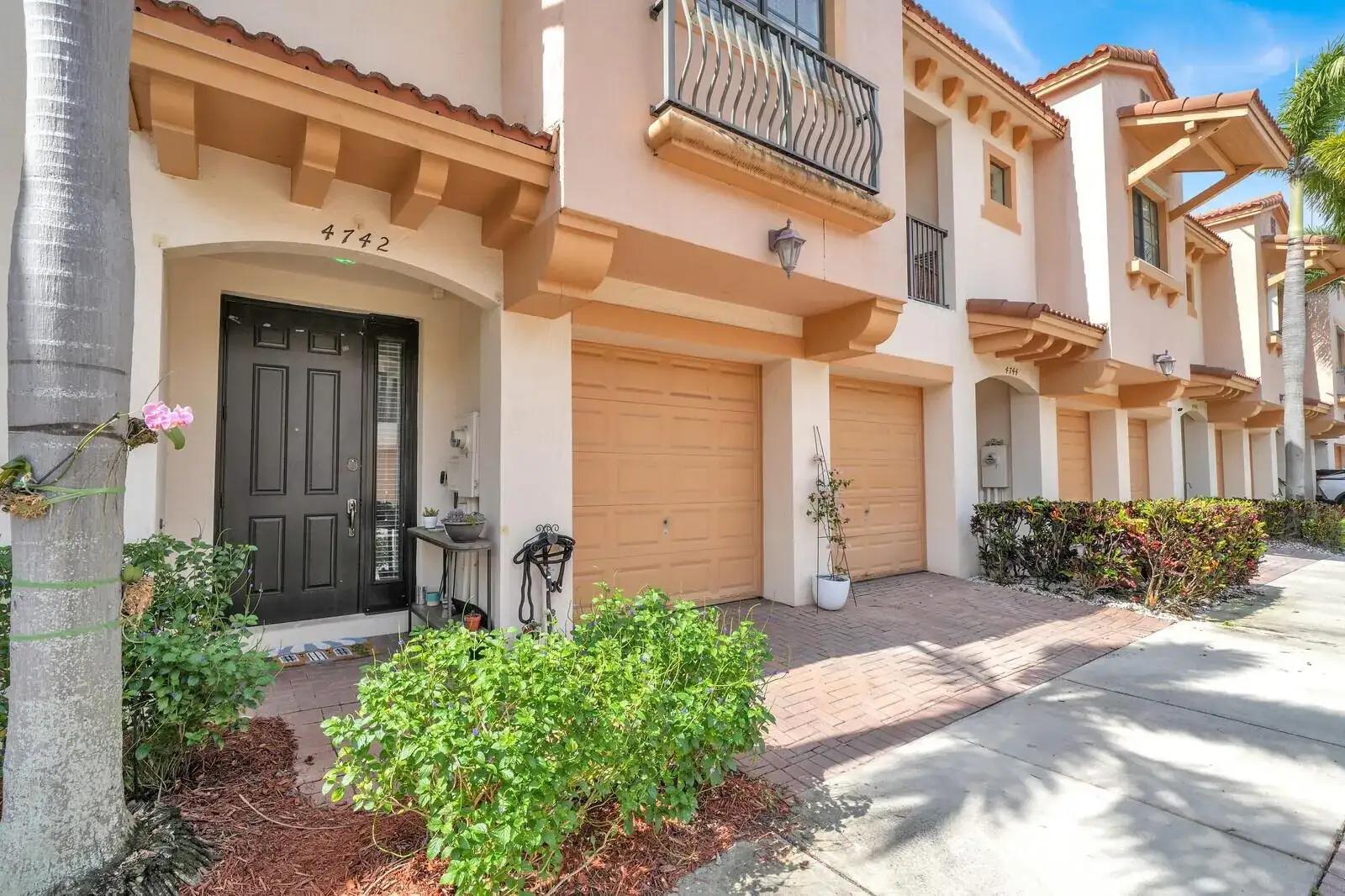 4742 Grand Cypress Circle N, Coconut Creek FL 33073 photo 2