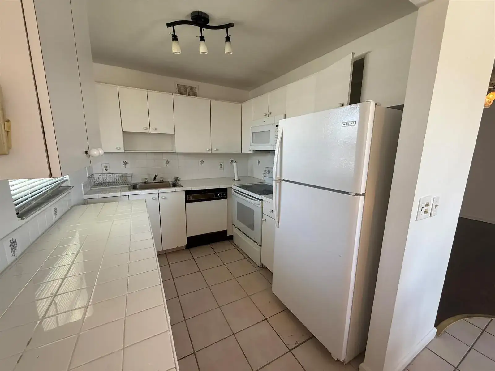 516 Saxony K, Delray Beach FL 33446 photo 2