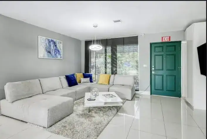 1905 N 45th Avenue, Hollywood FL 33021 photo 2