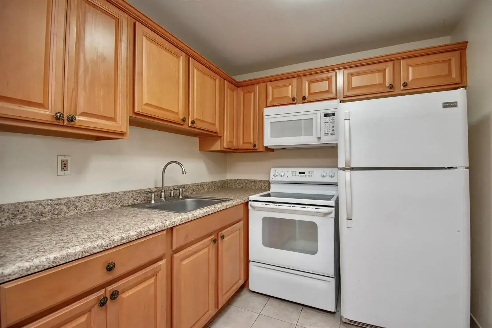 197 Andover H, West Palm Beach FL 33417 photo 3