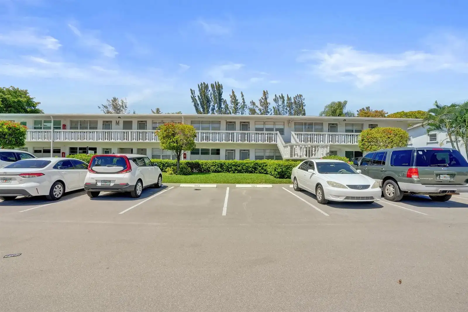 392 Durham Circle # M, Deerfield Beach FL 33442 photo 2