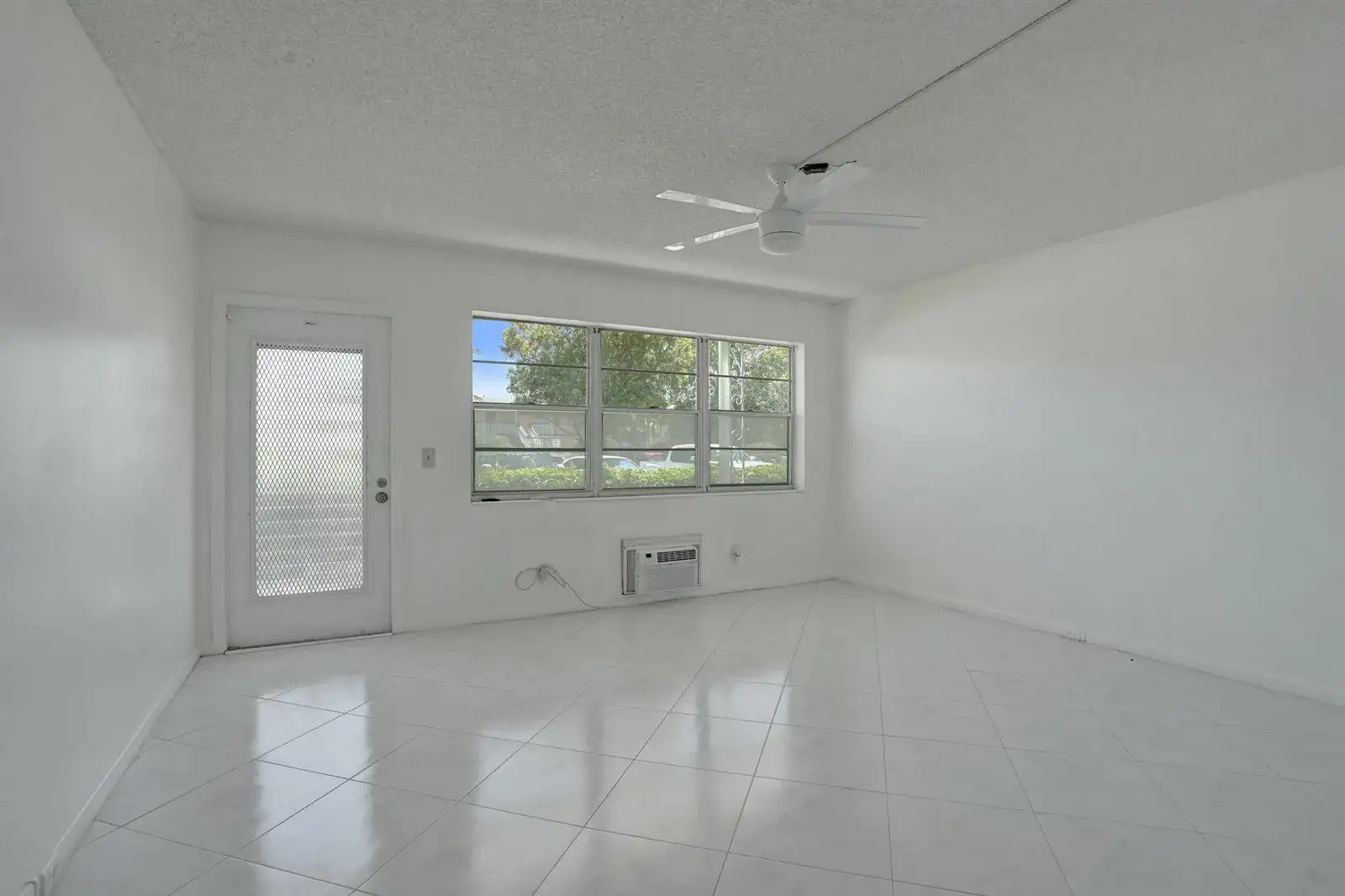 392 Durham Circle # M, Deerfield Beach FL 33442 photo 3