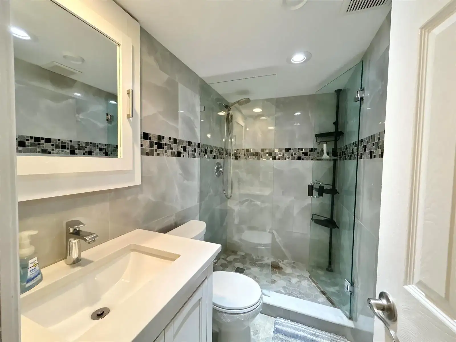 223 Pine Hov Circle # 2, FL 33463 photo 3