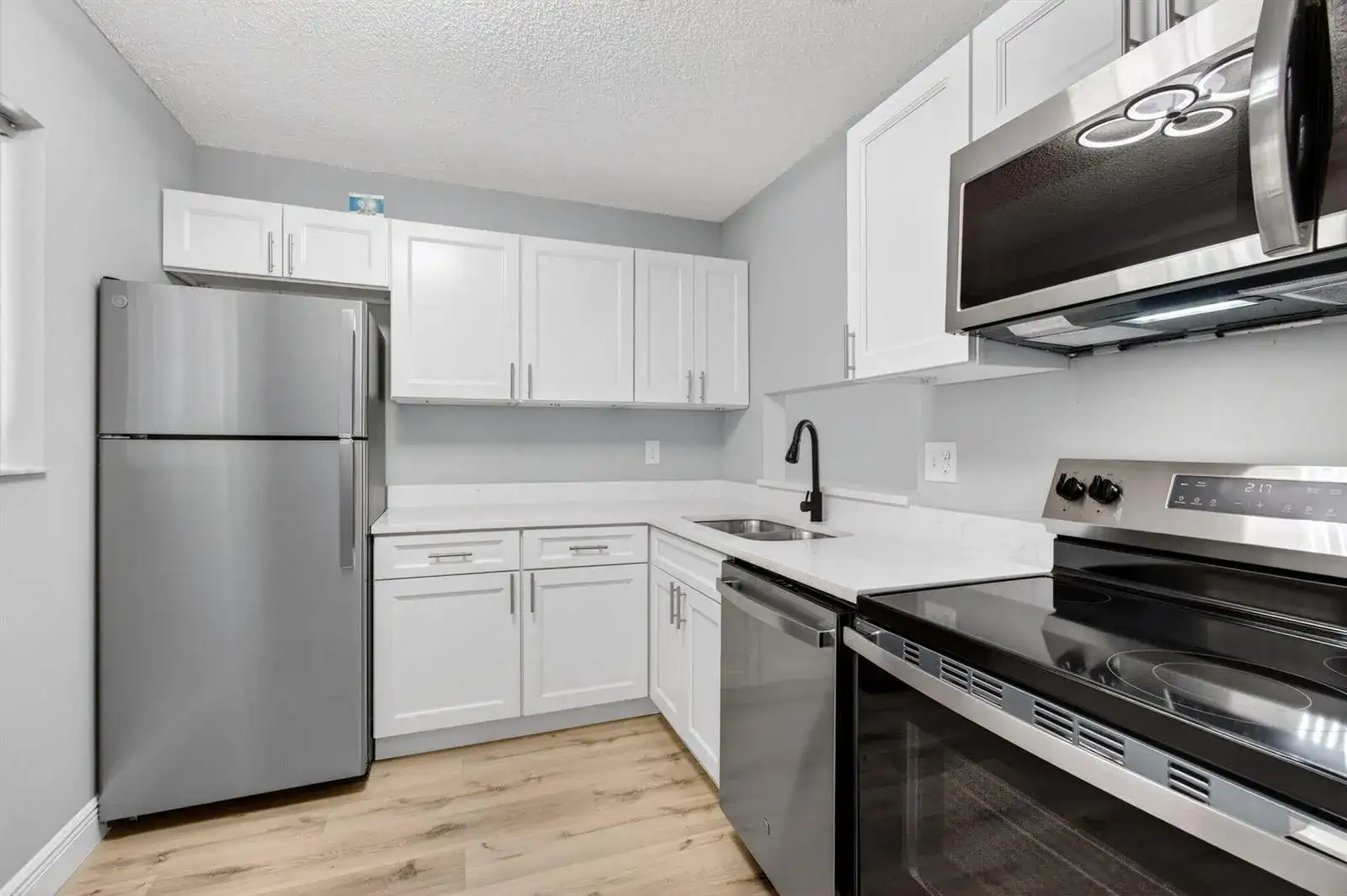 5340 Las Verdes Cr Las Verdes Circle # 109, Delray Beach FL 33484 photo 2