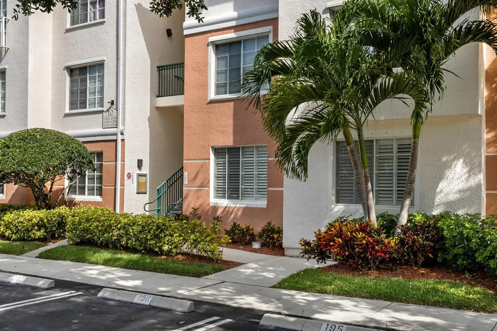 10103 W Myrtlewood Cir Circle W, Palm Beach Gardens FL 33418 photo 2