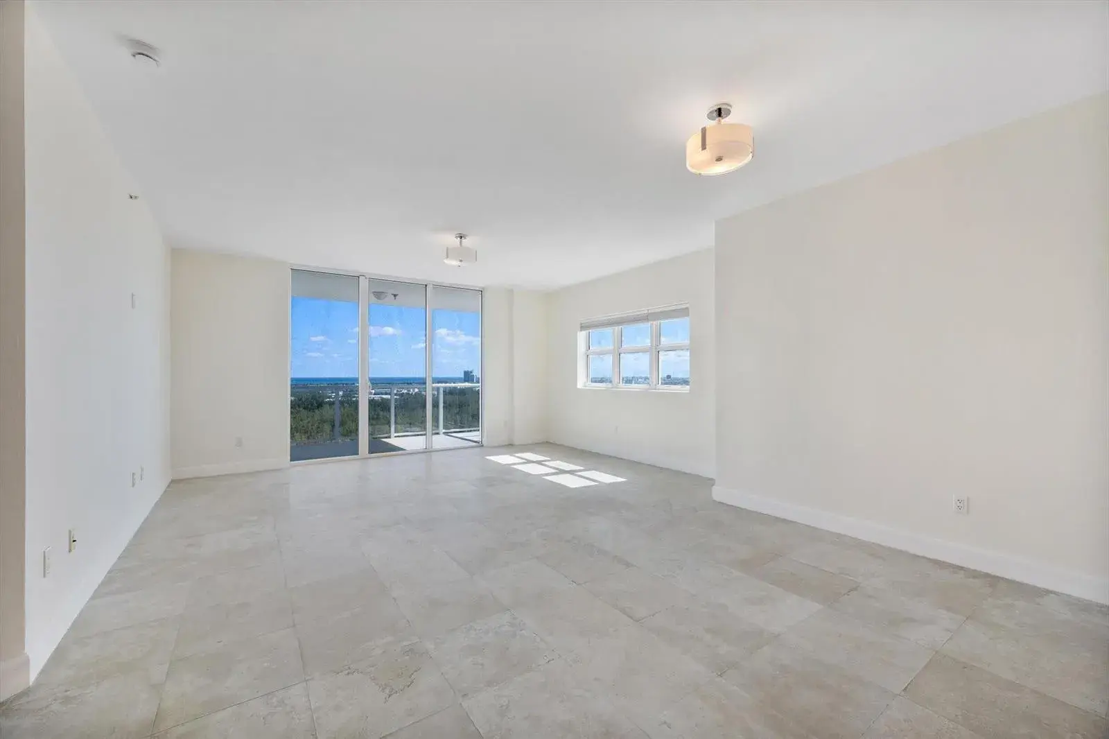 15051 Royal Oaks Lane # 2106, North Miami FL 33181