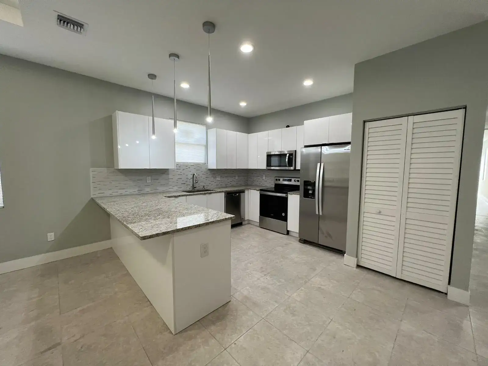 227 N E Street, FL 33460 photo 5