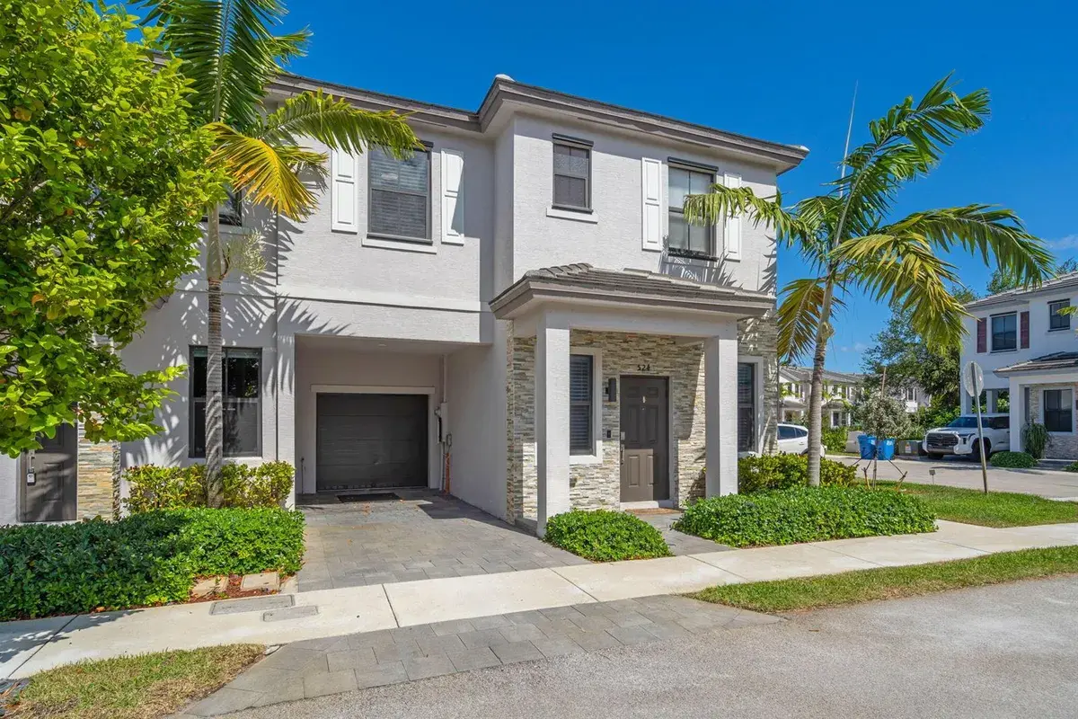 524 SW 19th Way, Fort Lauderdale FL 33312