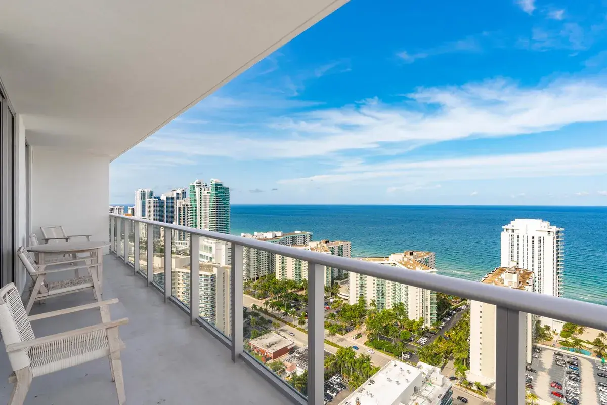 4010 S Ocean Drive # R2905, Hollywood FL 33019