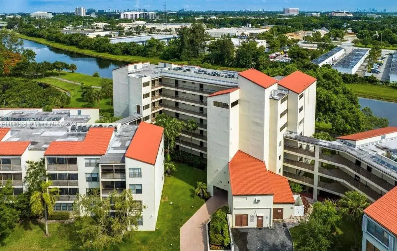 2314 S Cypress Bend Drive Unit 313, Pompano Beach FL 33069