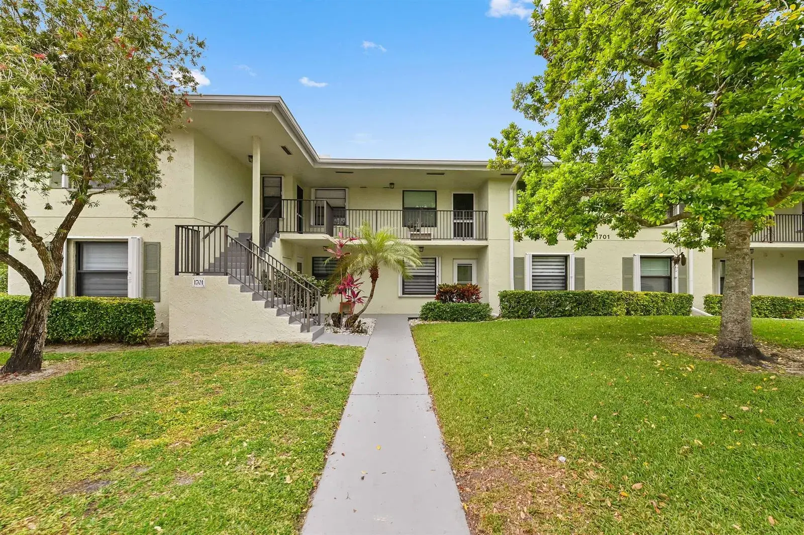 1701 Sabal Ridge Circle # B, Palm Beach Gardens FL 33418