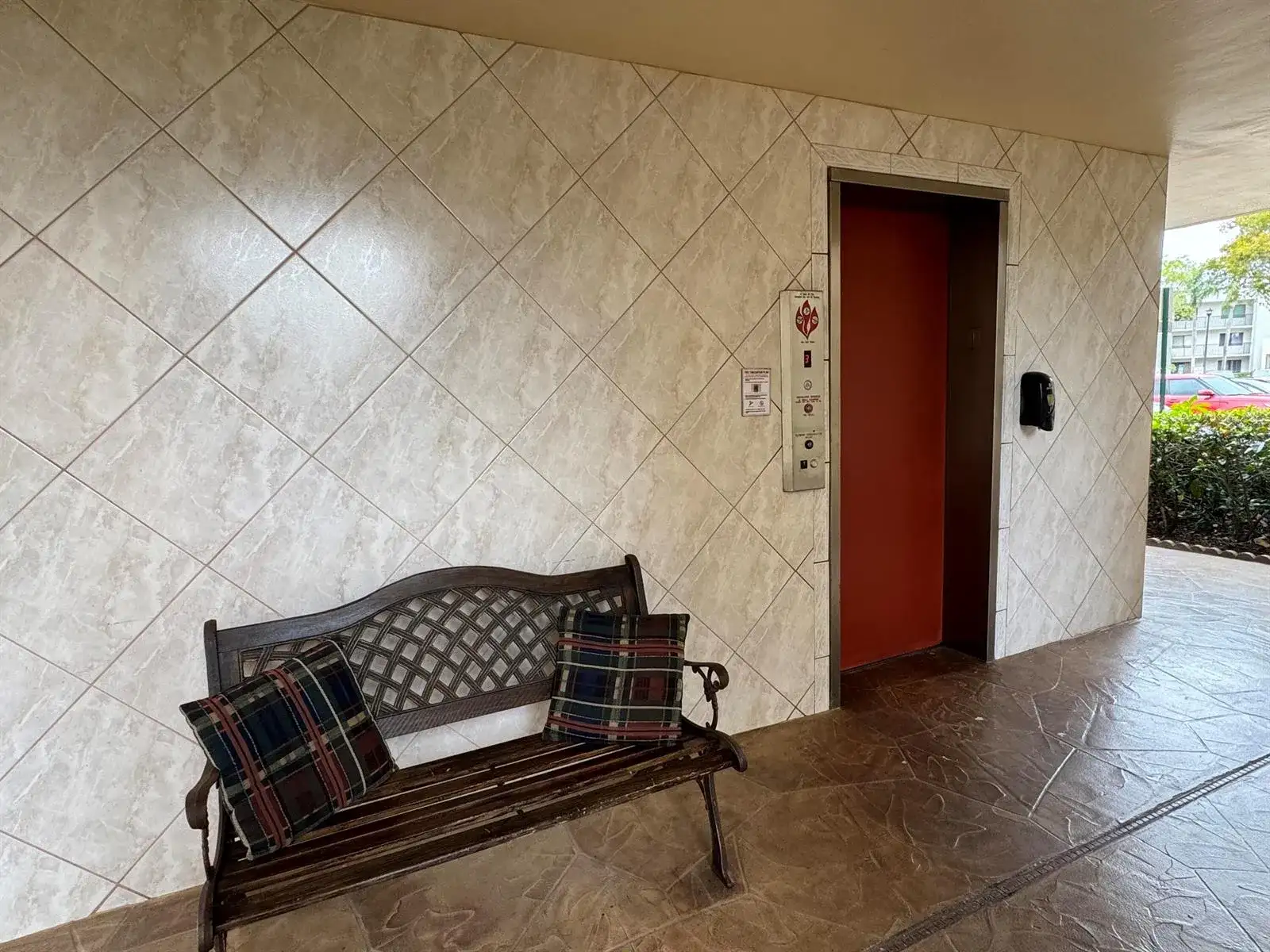 10641 W Clairmont Circle, Tamarac FL 33321 photo 3