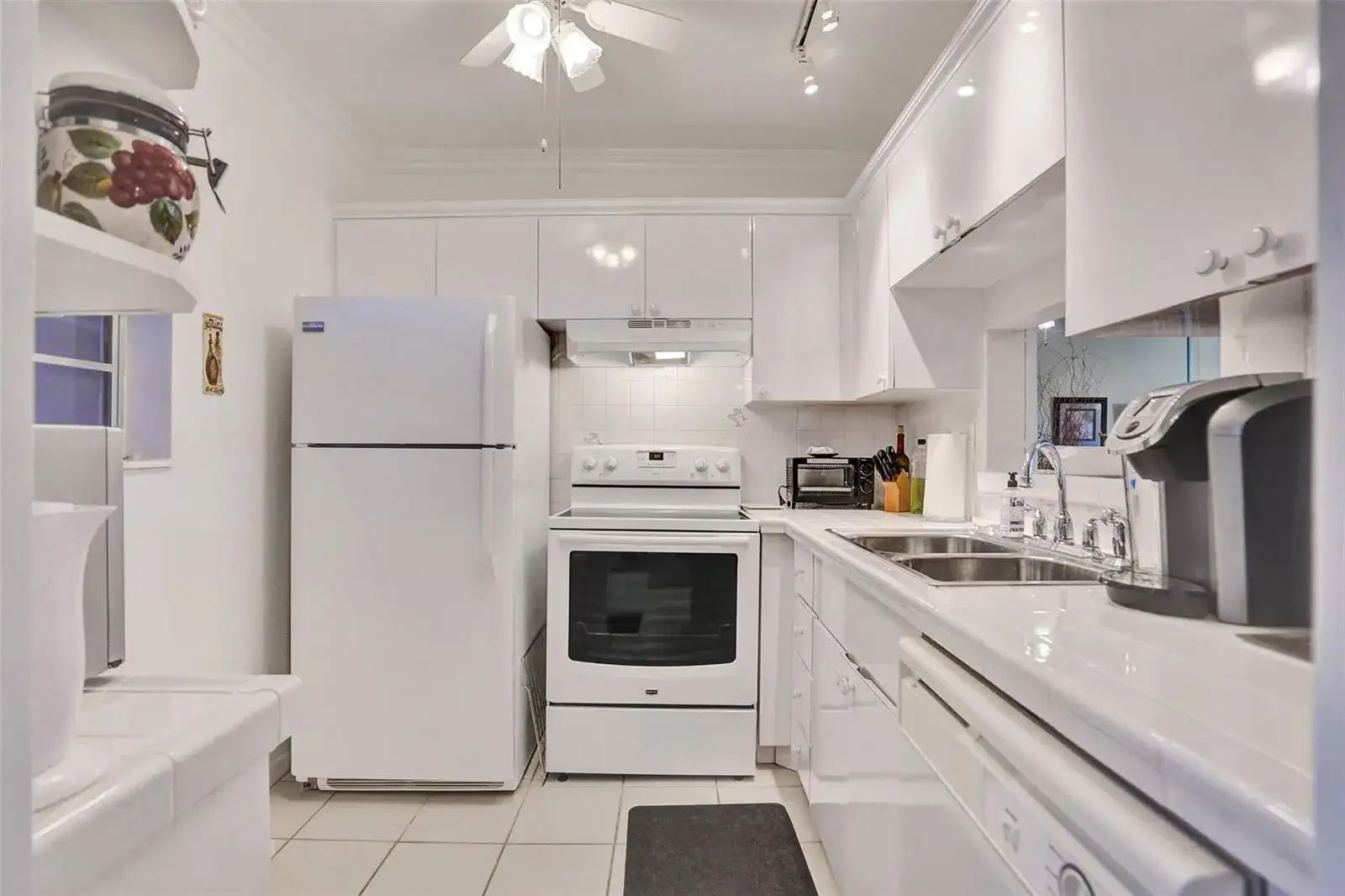 4706 NW 36th Street # 409, Lauderdale Lakes FL 33319 photo 3