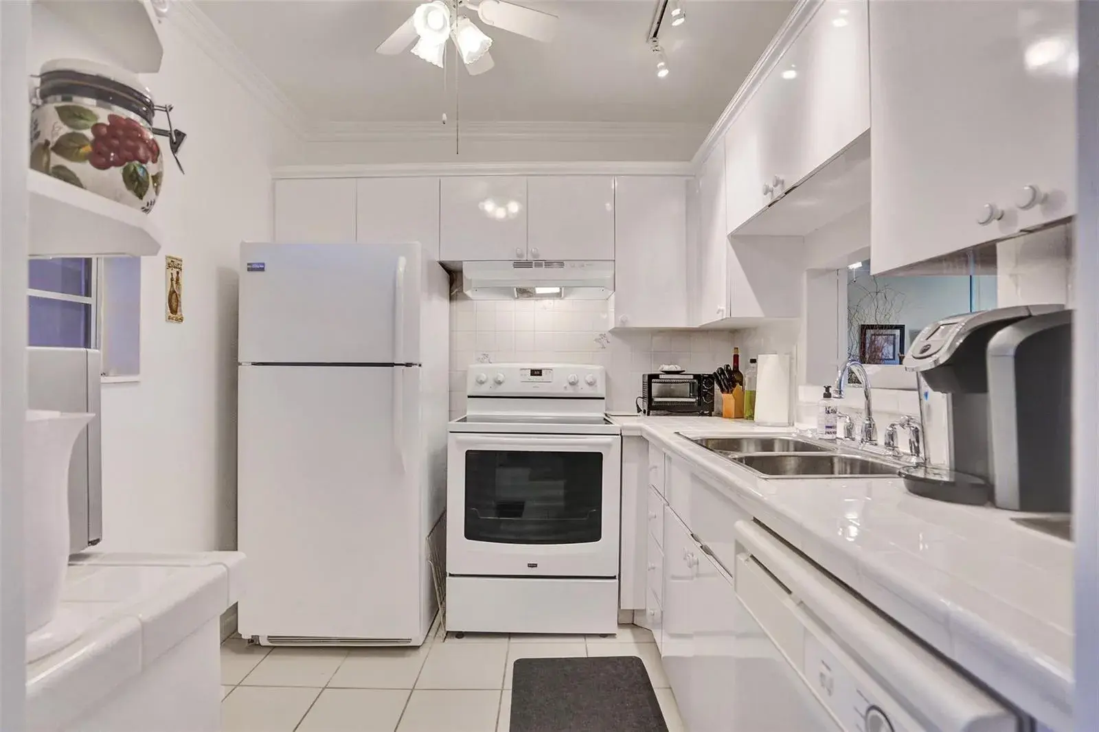 4706 NW 36th Street # 409, Lauderdale Lakes FL 33319