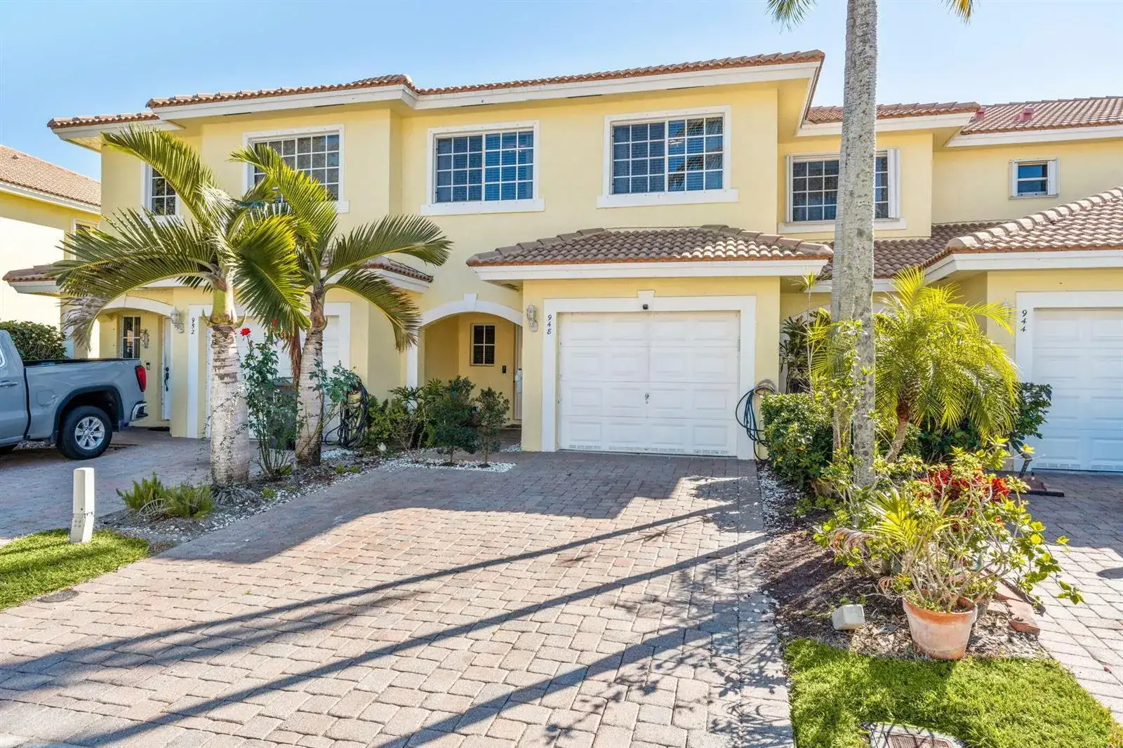 948 Imperial Lake Road, FL 33413 photo 2