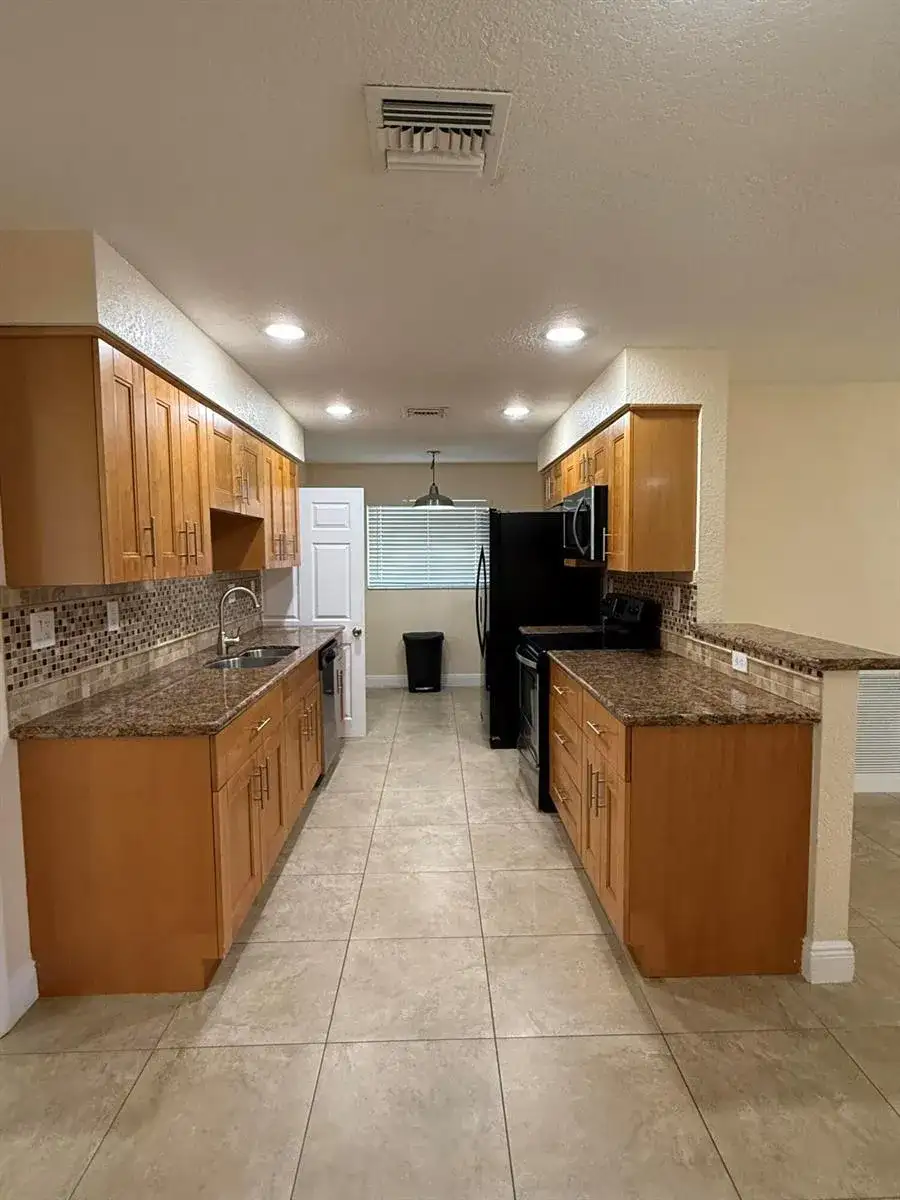 7302 NW 57th Court, Tamarac FL 33321 photo 2