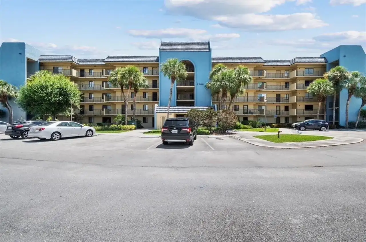 2786 Tennis Club Drive # 102, West Palm Beach FL 33417