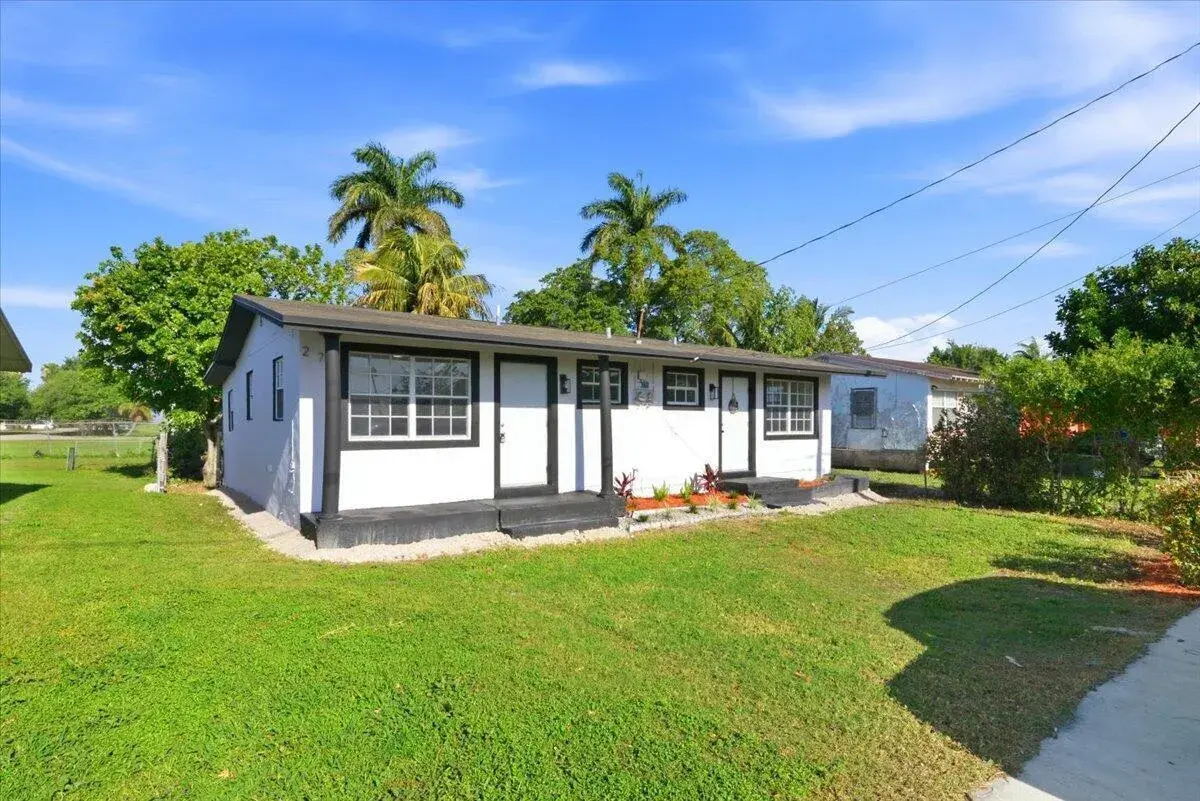 270 SW 10th Avenue, South Bay FL 33493