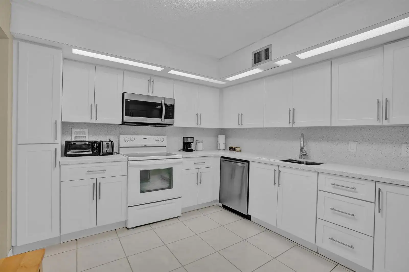 2800 N 46th Avenue # A302, Hollywood FL 33021 photo 2