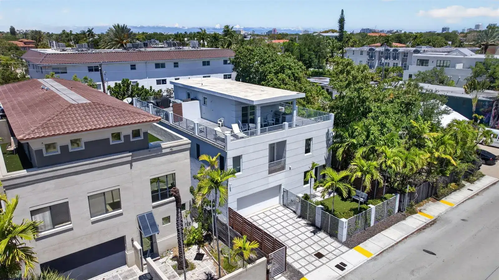 915 SE 2nd Court, Fort Lauderdale FL 33301 photo 4