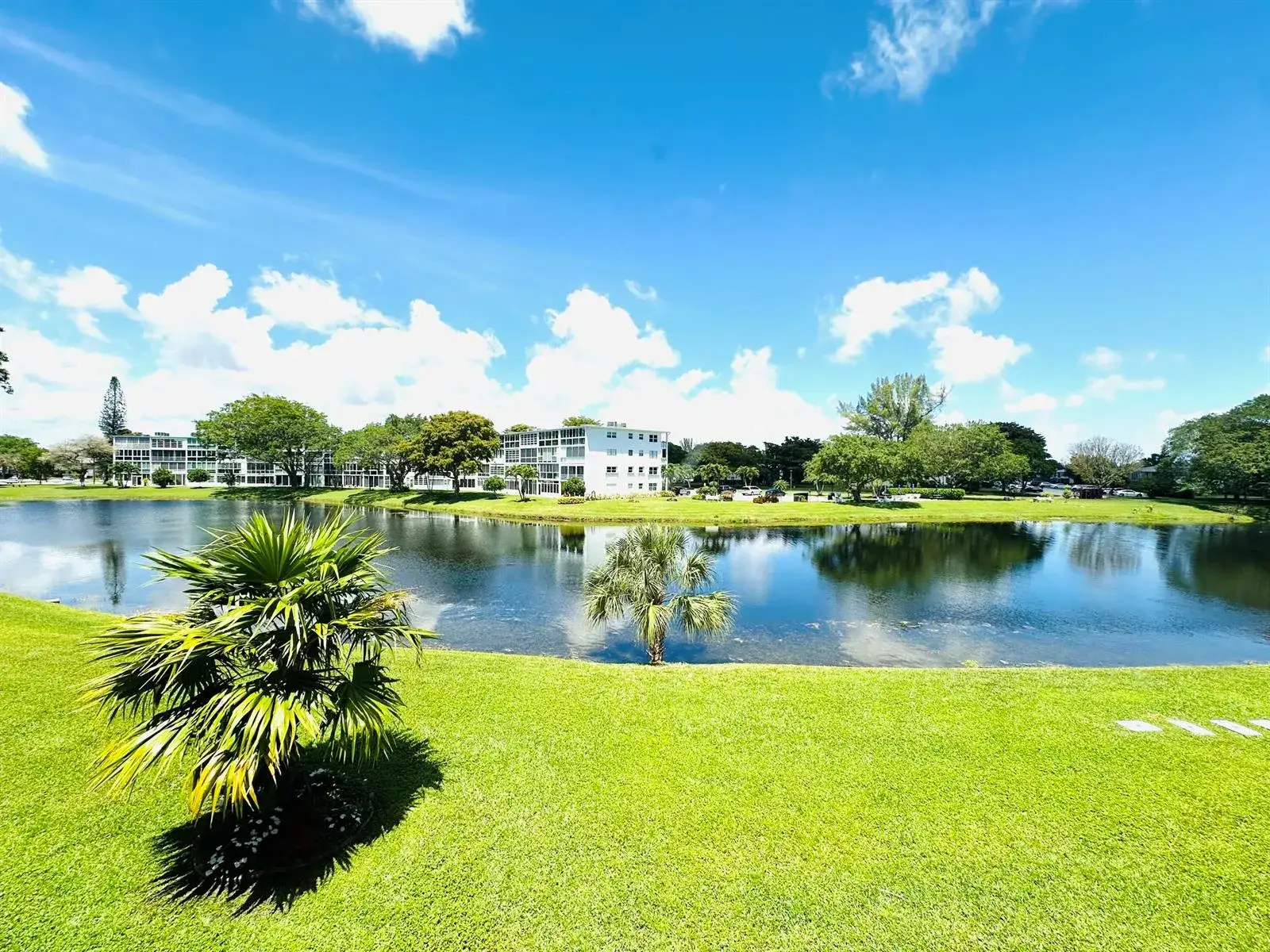 2132 Cambridge F # 2132, Deerfield Beach FL 33442