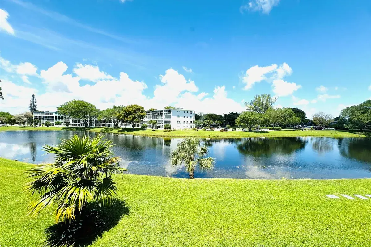 2132 Cambridge F, Deerfield Beach FL 33442