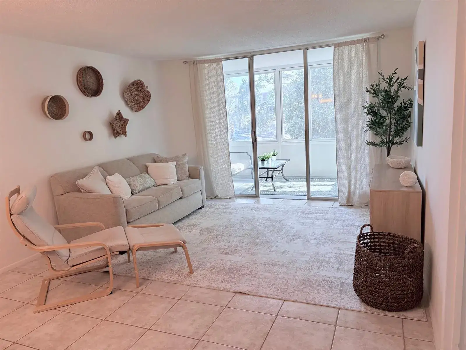 2650 NW 49th Avenue # 327, Lauderdale Lakes FL 33313